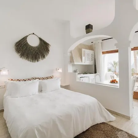 Petunia Ibiza, A Beaumier (adults Only) 5*